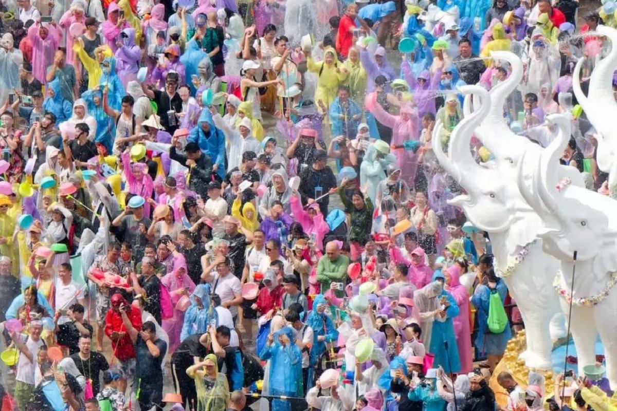 Su Sıçratma Festivali Coşkusu