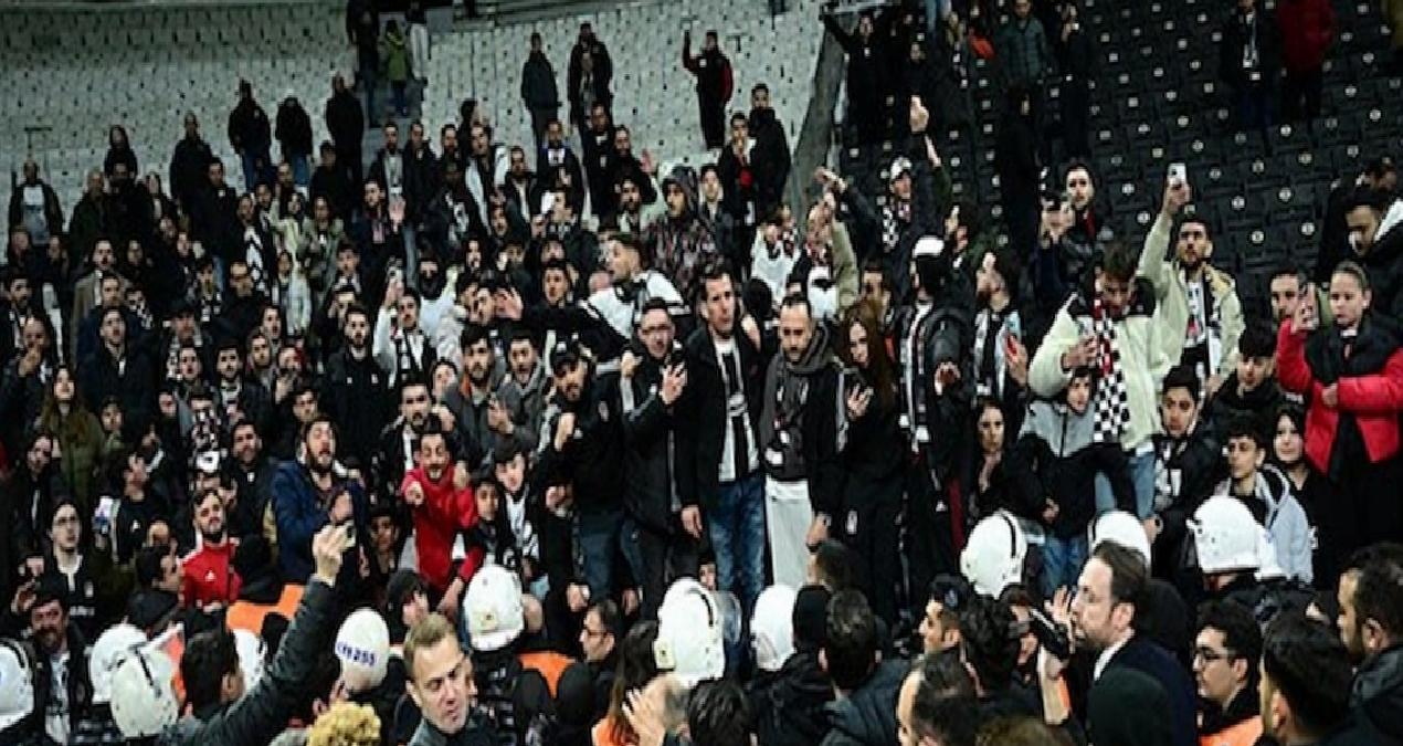 Taraftar stadı terk etmedi! Özür işe yaramadı