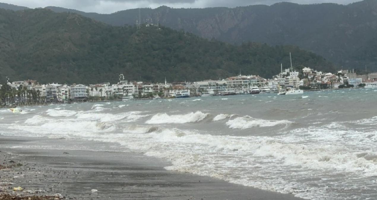 Tatilcilerin gözdesiydi! Fırtına Marmaris’i yerle bir etti