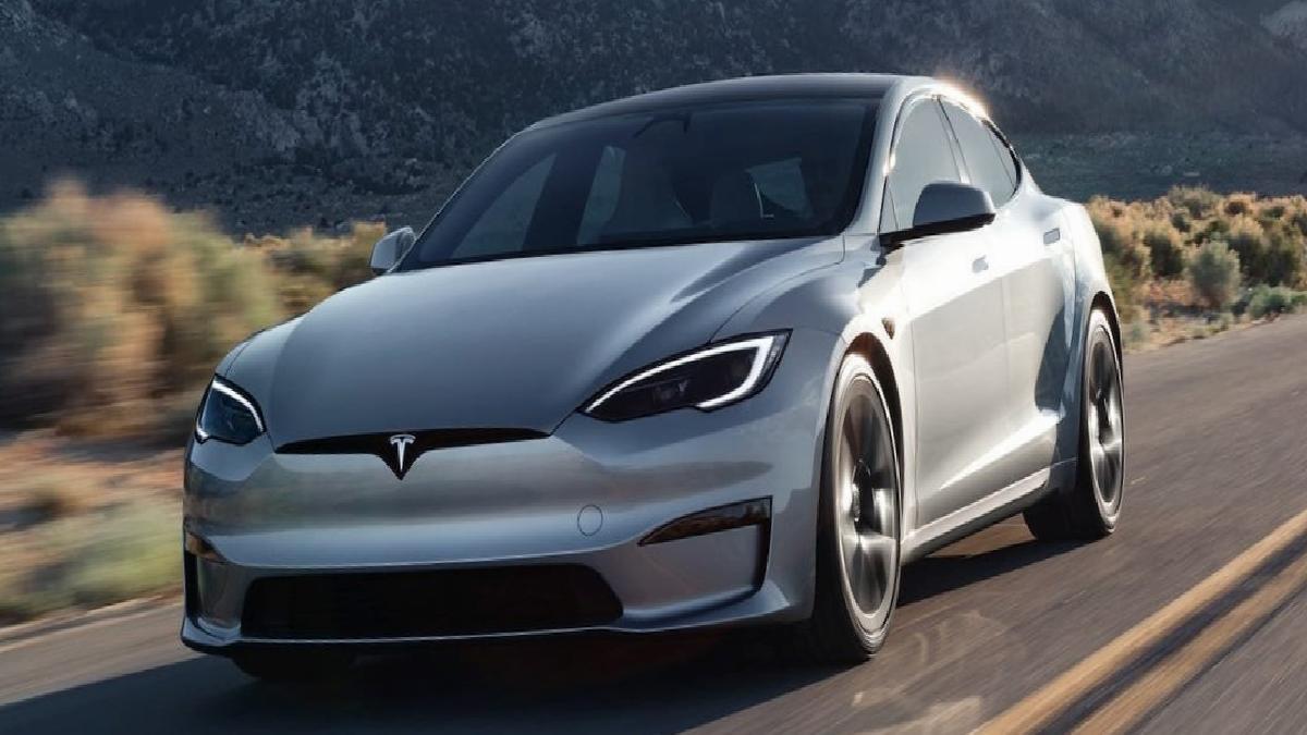 Tesla, Çin’de iki ithal modelin satışını durdurdu