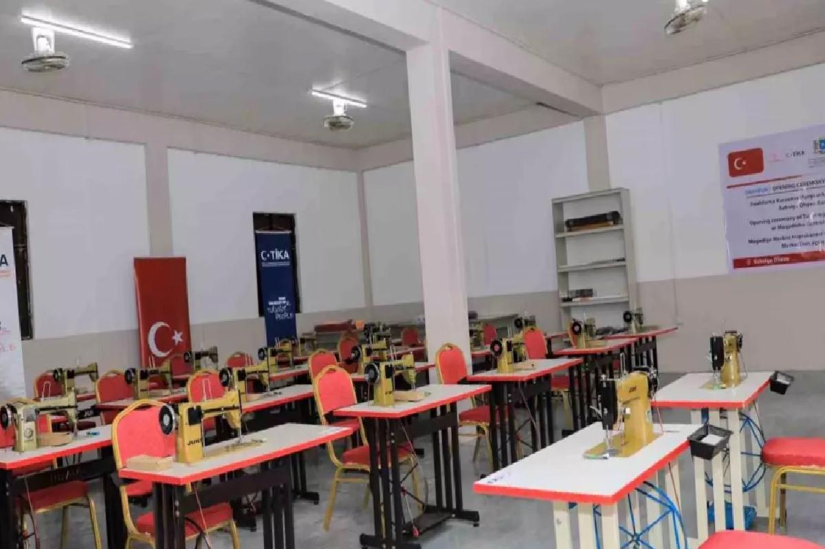 TİKA’dan Somali’de Terzilik Atölyesi