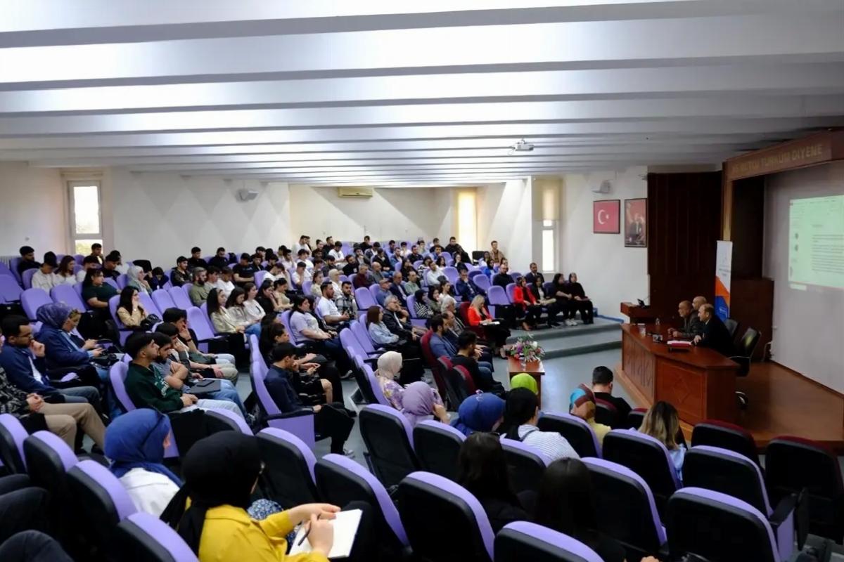 TOGÜ’de “Osmanlı’dan Cumhuriyet’e Türkiye’de Milli İradenin Gelişim Süreci” paneli düzenlendi
