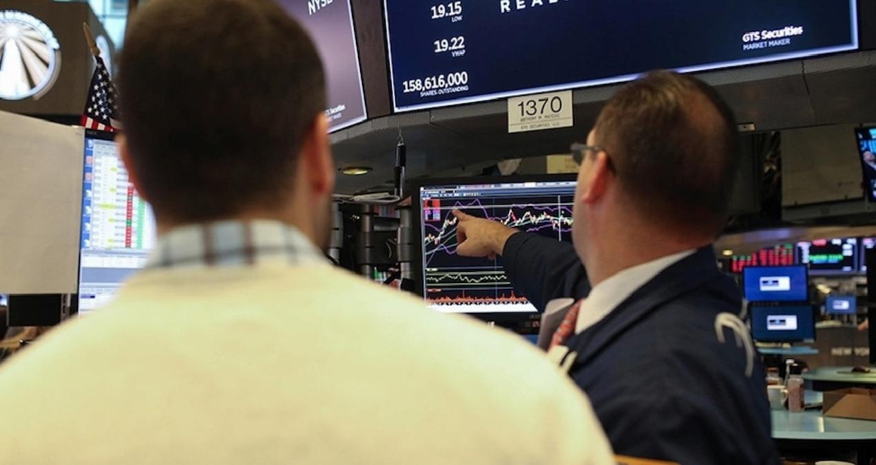 Trump’ın Powell saldırıları piyasaları sarstı: Altın rekor kırdı, dolar geriledi