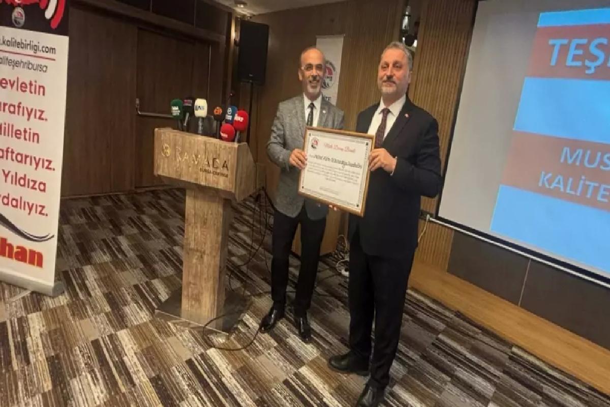 TÜMBİFED Genel Başkanı Mehmet Hüsrev’e “Milli Duruş Beratı”