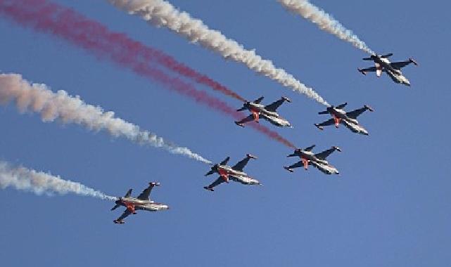 Türk Yıldızları’ndan Antalya semalarında nefes kesen gösteri