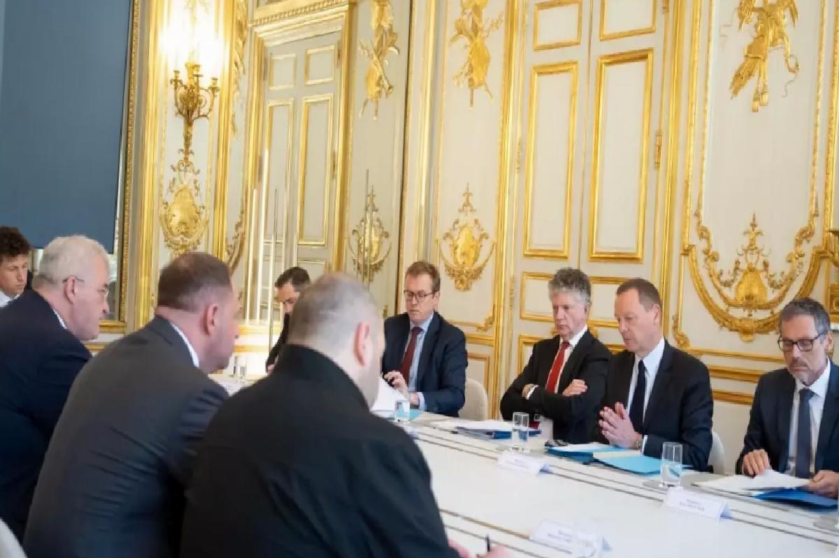 Ukrayna Heyeti Paris’te AB ile Görüştü