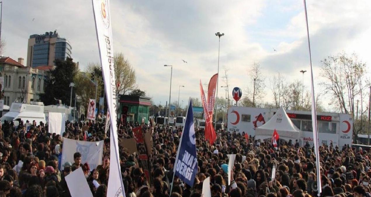 Üniversiteliler tutuklu gençler için Kadıköy’de buluştu