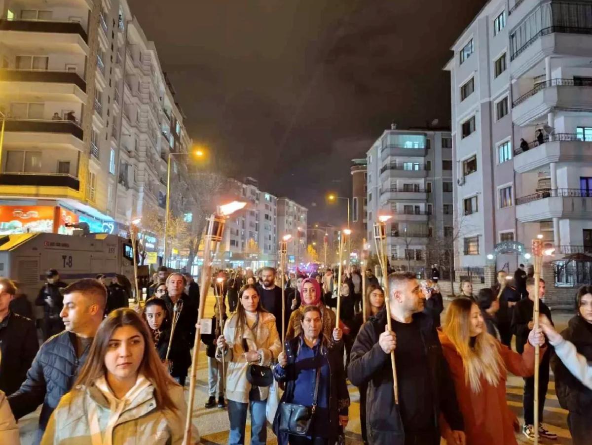 Van’ın Kurtuluşu İçin Fener Alayı