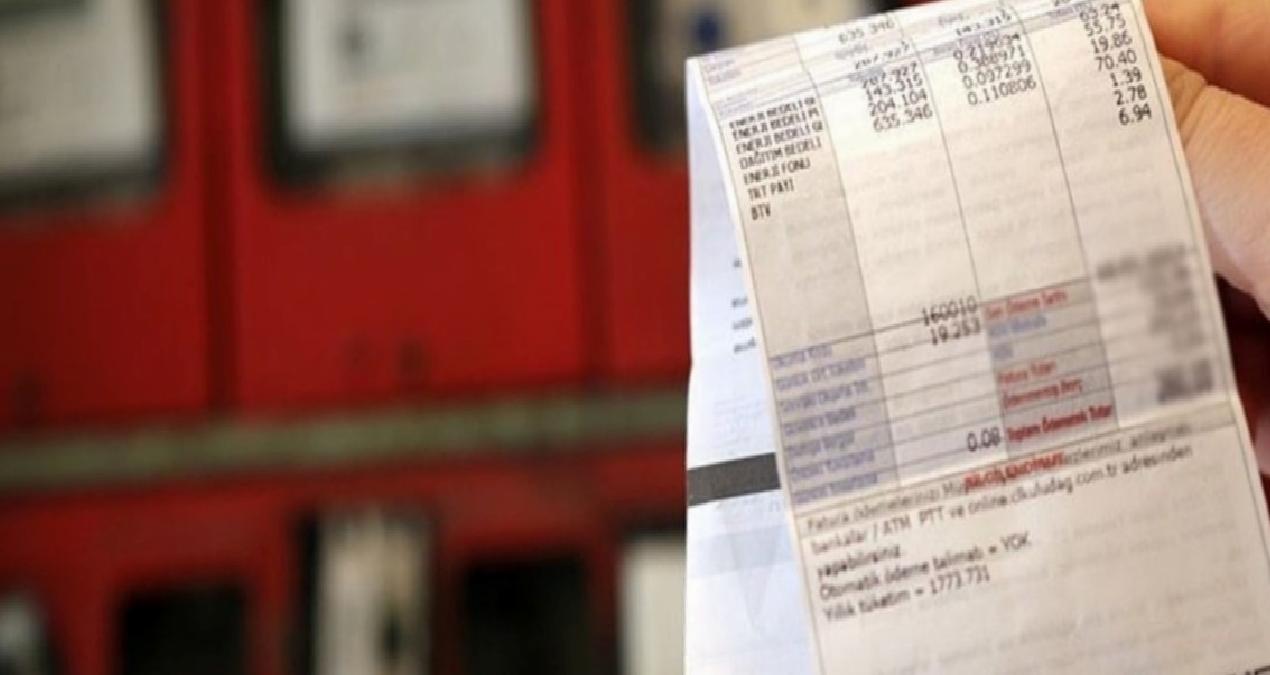 Vatandaştan elektrik zammına tepki: ‘Televizyon ışığında oturuyoruz’