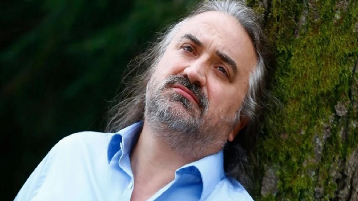 Volkan Konak’ın yıllar önce konserinde söylediği sözler gündem oldu! ”Baba tarafına uysak 58’de öldük”
