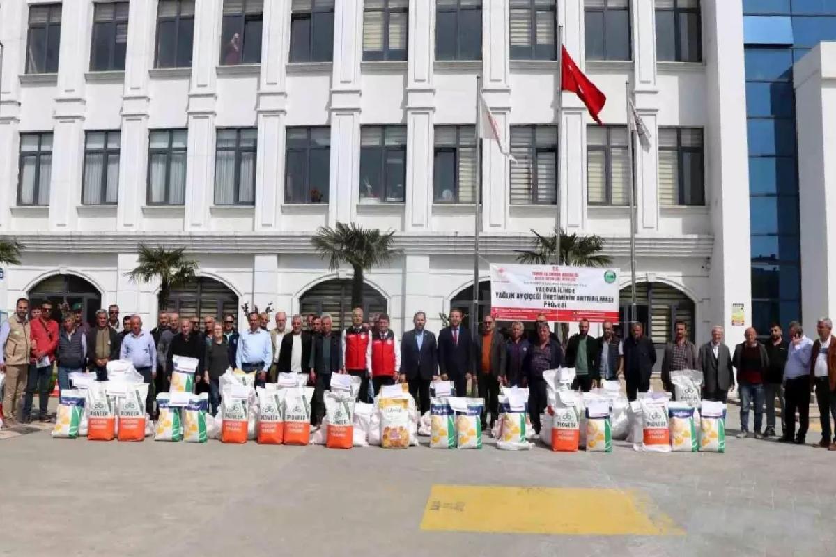 Yalova’da Çiftçilere Ayçiçeği Tohumu Dağıtıldı