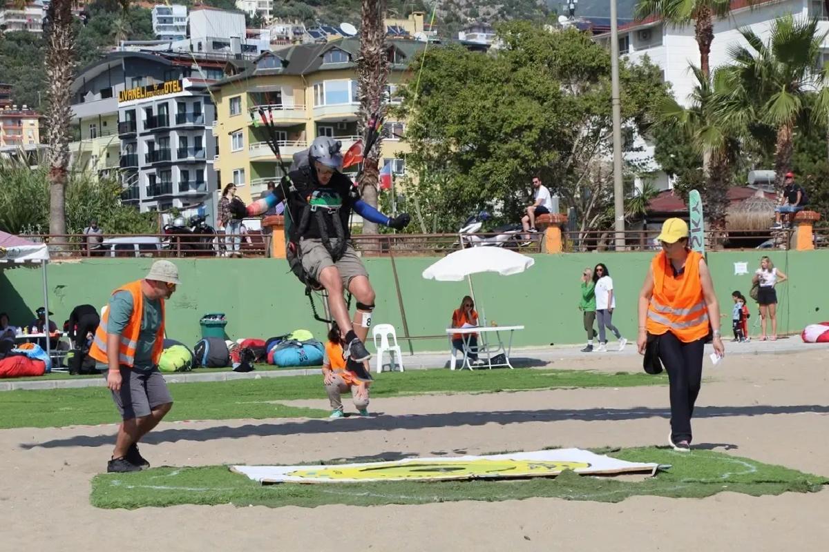 Yamaç Paraşütü Şampiyonası Alanya’da Başladı
