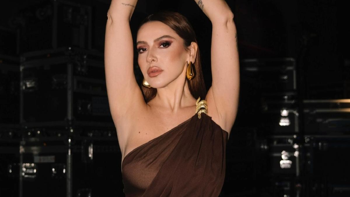 Yönetmeni Şenol Sönmez’den ayrılmıştı! Hadise konserinde içini döktü
