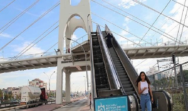 10 noktada yürüyen merdivenlere periyodik bakım