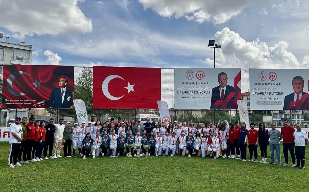 18 Yaş Altı Softbol Şampiyonası Tamamlandı