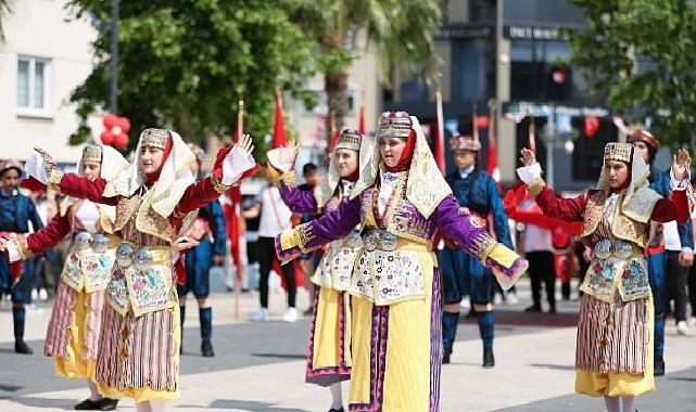 19 Mayıs Atatürk’ü Anma Gençlik ve Spor Bayramı, Narlıdere’de de resmi törenlerle kutlandı