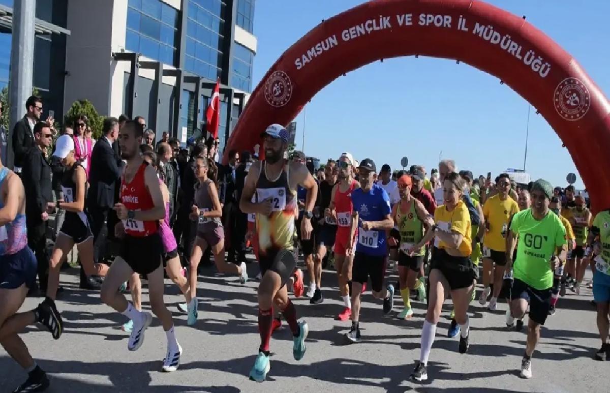19 Mayıs Yarı Maratonu coşkuyla yapıldı