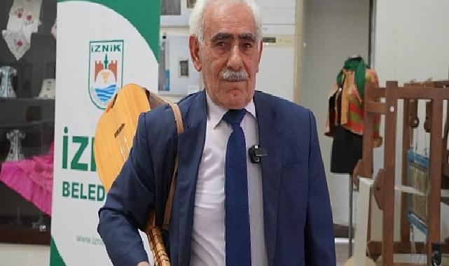 65 yıldır sazı ve kalemi elinde