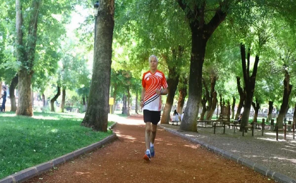 70 yaşındaki mali müşavir, 16 yıldır her sabah güne sporla başlıyor
