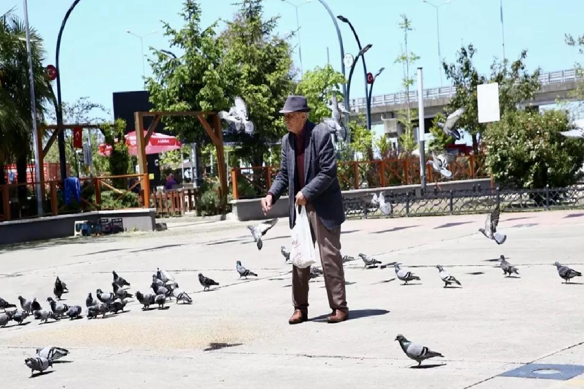 92 Yaşındaki Ali Haydar’ın Güvercin Sevgisi