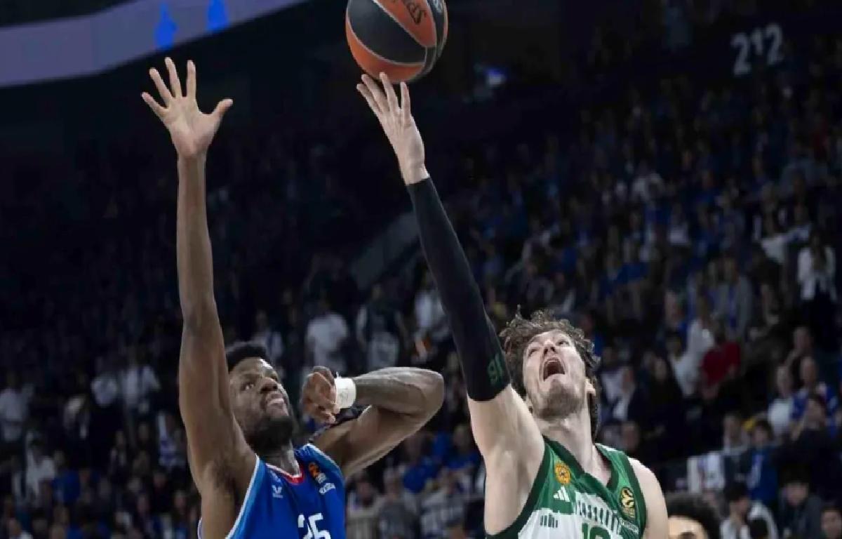 A. Efes, Panathinaikos’u Geçti
