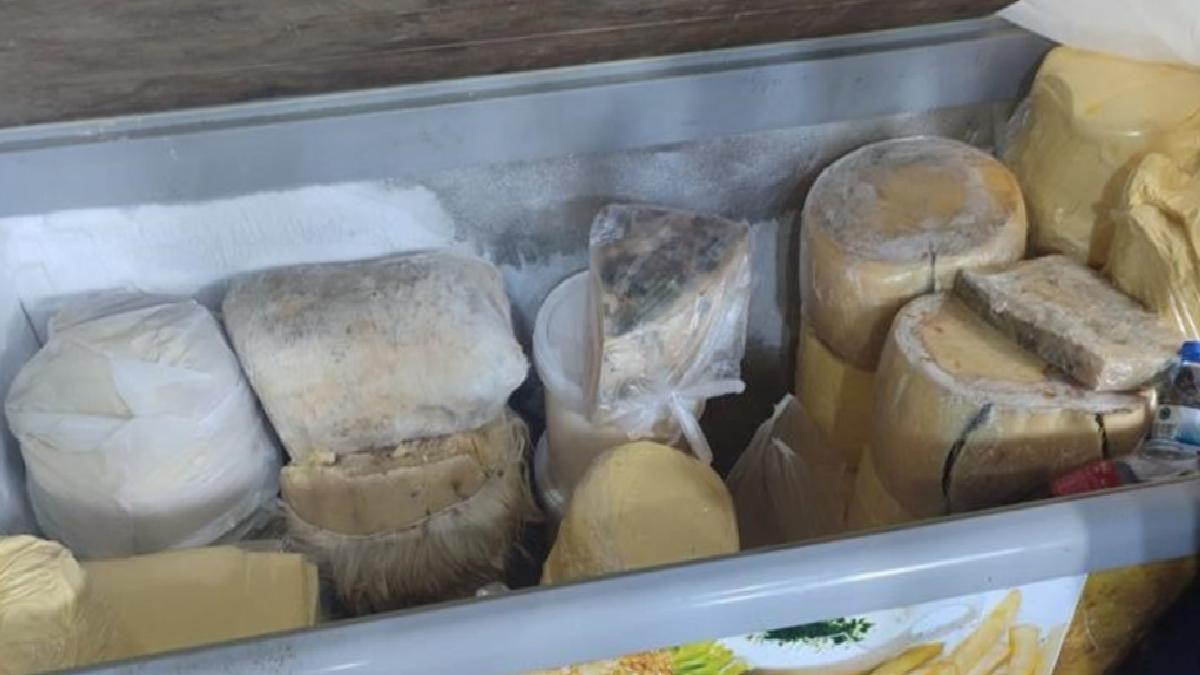 Adana’da fuarda satılan 240 kilo bozuk gıda imha edildi