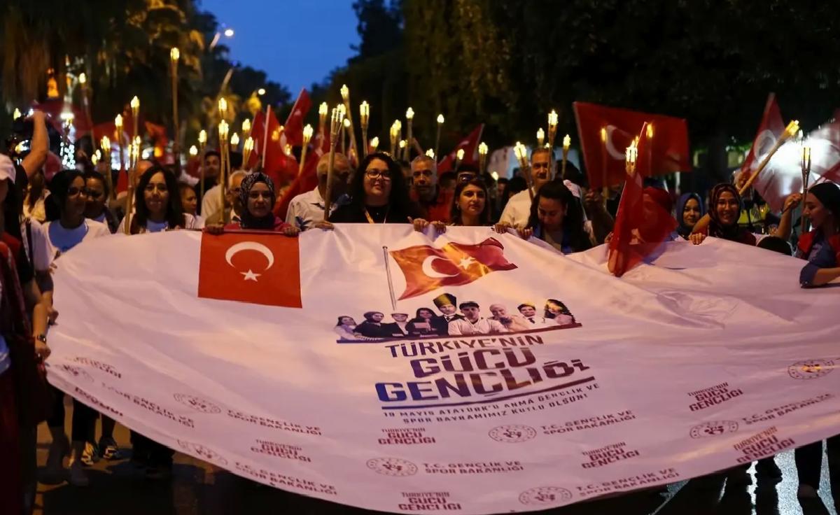 Adana’da Gençlik Haftası Fener Alayı
