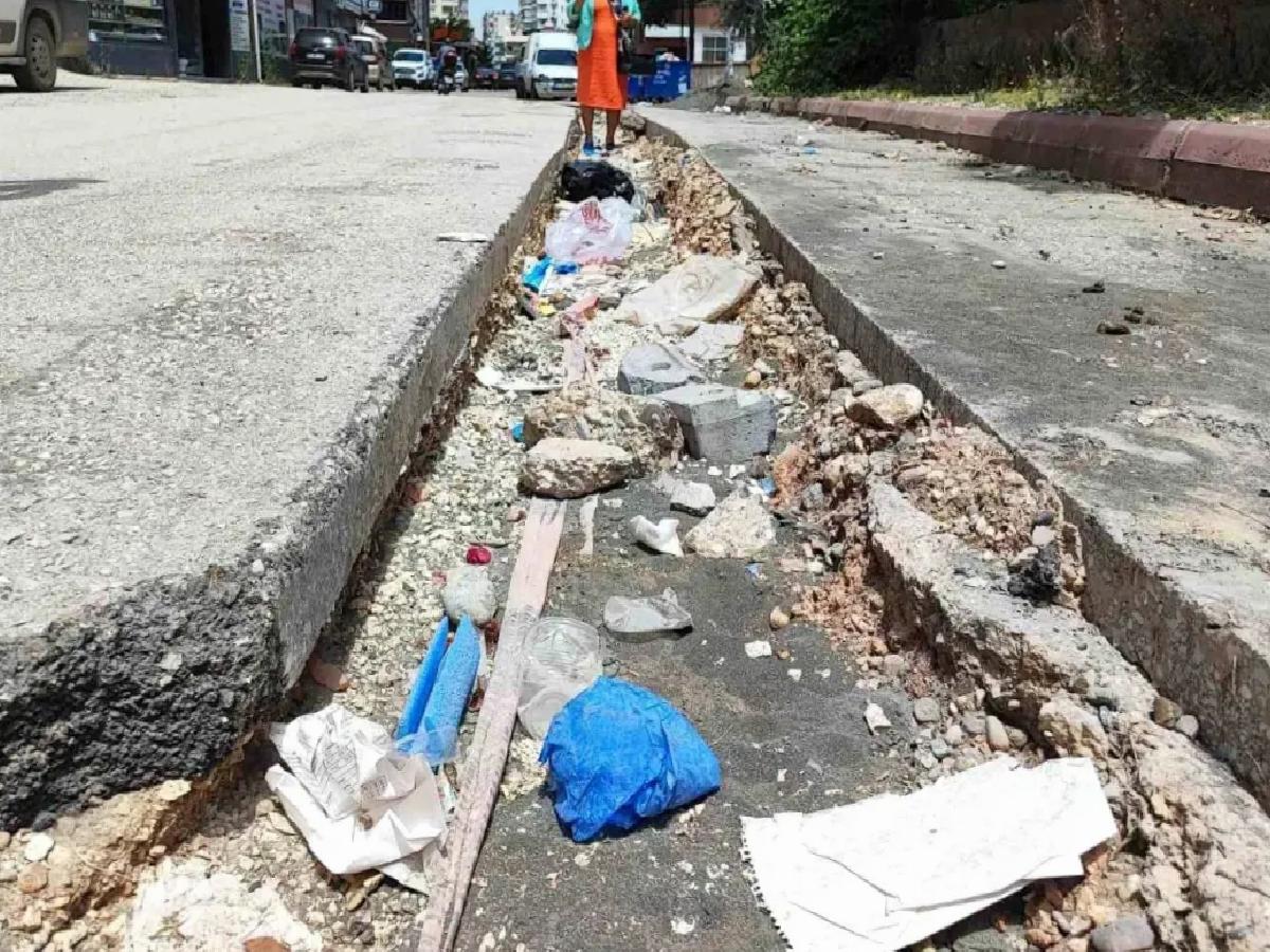Adana’da Muhtarla Vatandaş Arasında Belediye Tartışması