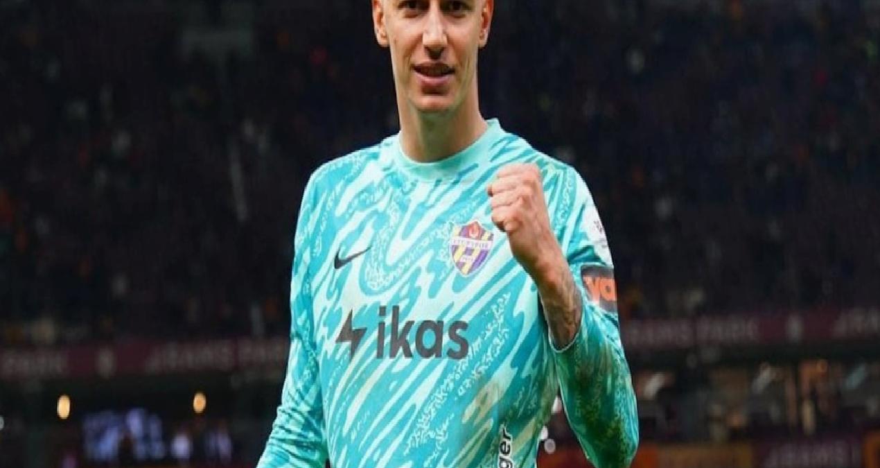 Adı G.Saray ile anılıyordu! Berke Özer Eyüpspor ile sözleşme uzattı