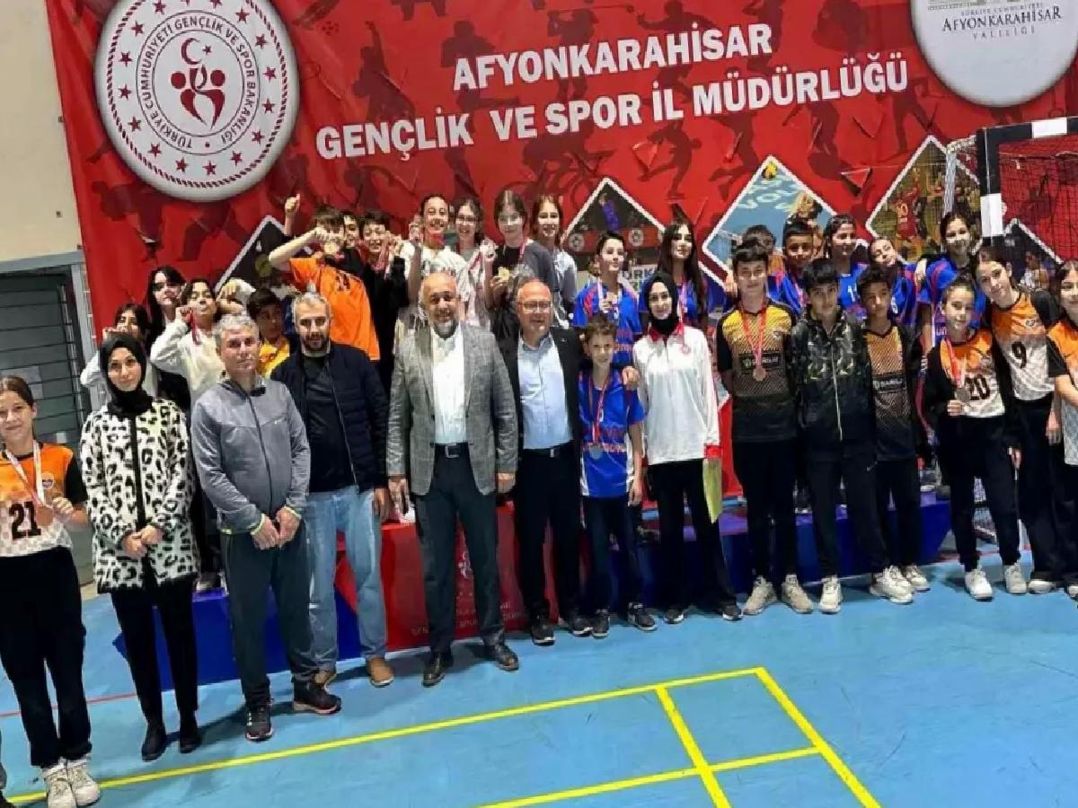 Afyonkarahisar’da Eğlenceli Floor Curling Turnuvası