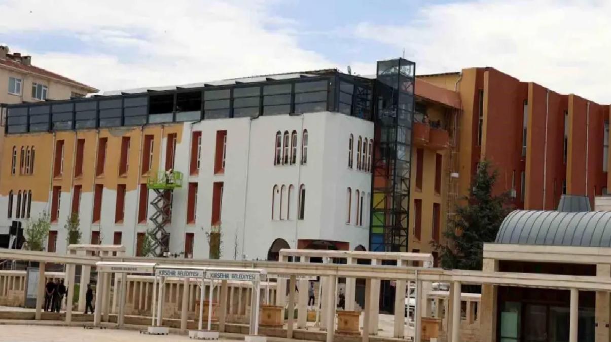 Ahi Çarşısı Boyanıyor