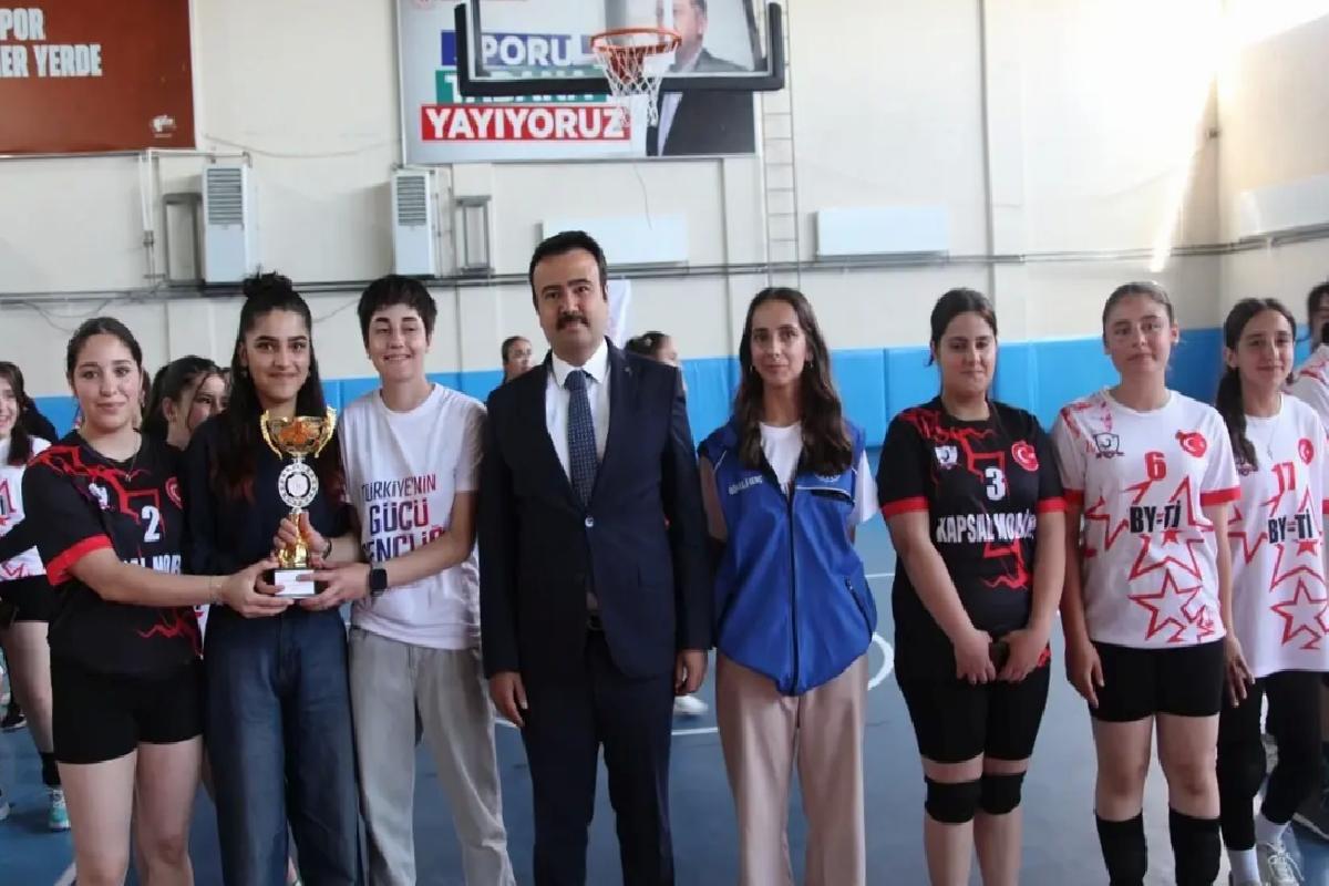 Ahlat’ta 19 Mayıs Coşkuyla Kutlandı