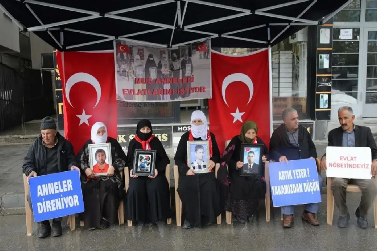 Aileler, PKK’nın Silah Bırakma Kararını Sevinçle Karşıladı