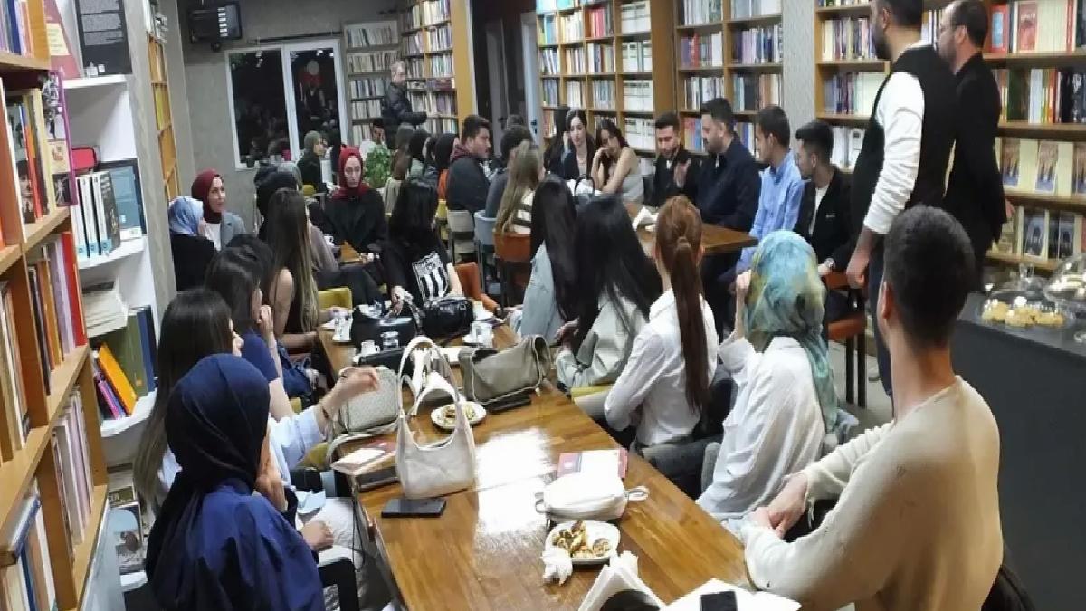 AK Parti’den Gençlere Kitap Tahlil Programı
