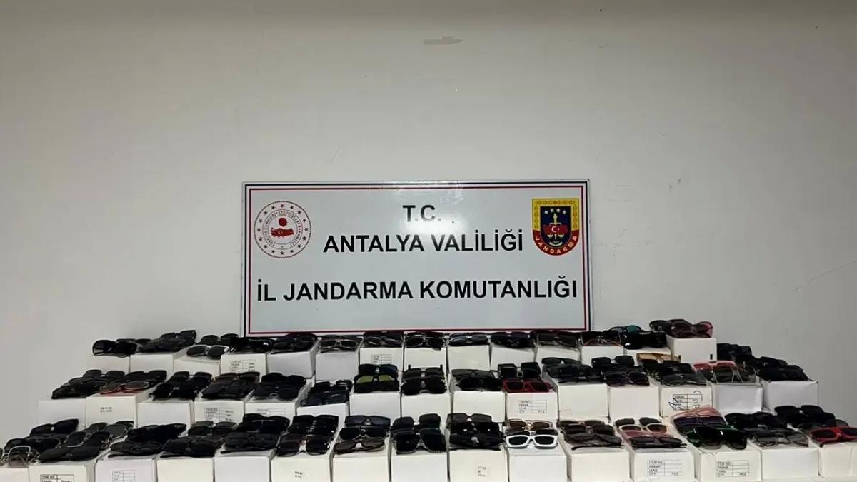 Aksu’da 1500 Kaçak Güneş Gözlüğü Ele Geçirildi