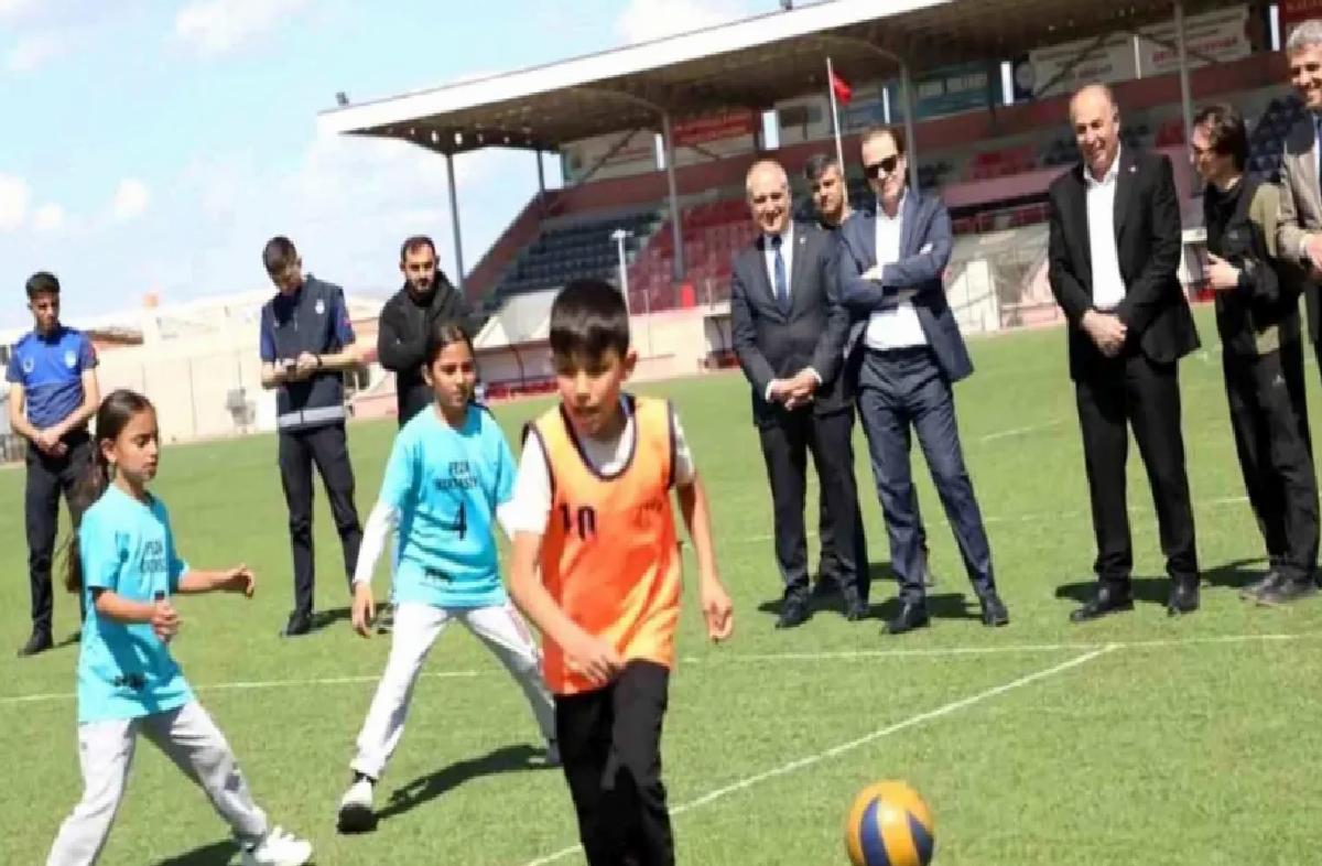 Alaca’da Geleneksel Çocuk Oyunları Şenliği Başladı