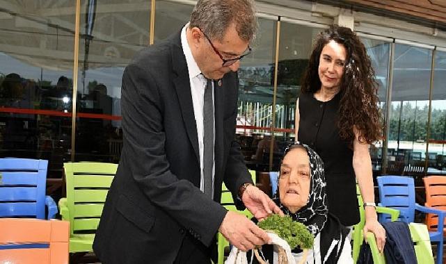 Alzheimer hastaları için Anneler Günü kutlaması