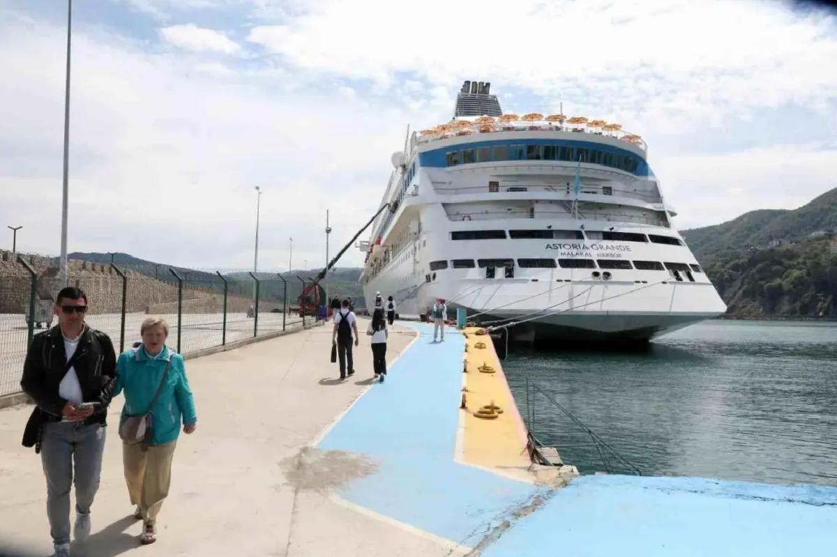 Amasra’ya Rus Turist Akını: 86 Bin Ziyaretçi!