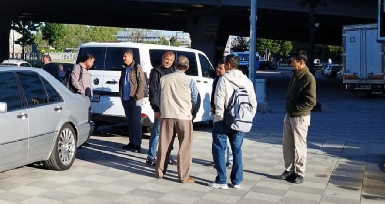 Amele pazarında iş yarışı