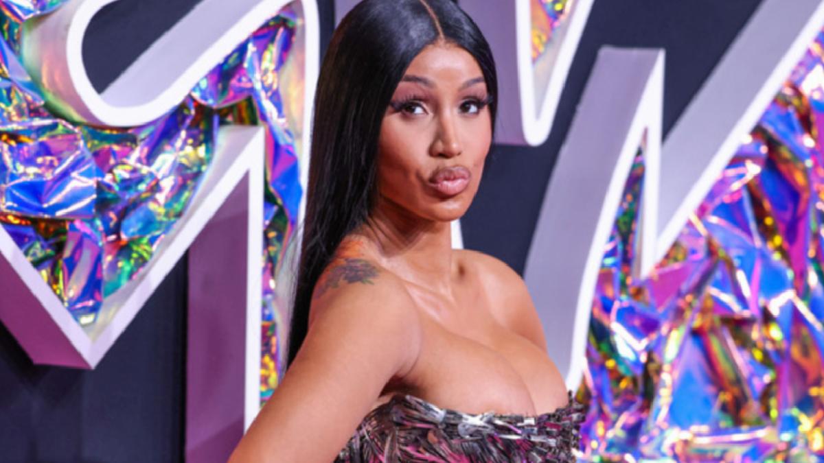 Amerikalı şarkıcı Cardi B’nin Hürrem Sultan hayranlığı devam ediyor