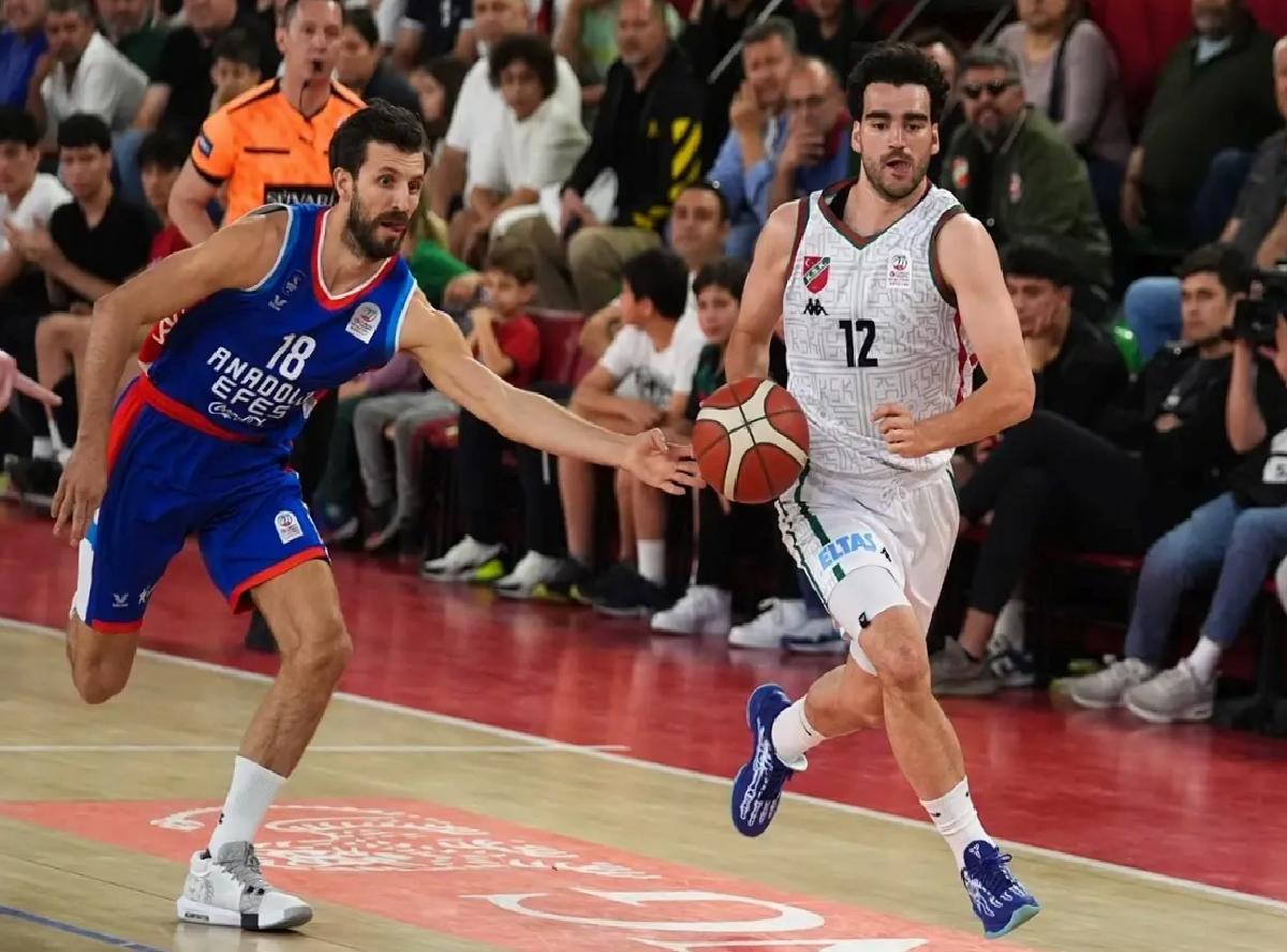 Anadolu Efes, Karşıyaka’yı Geçti