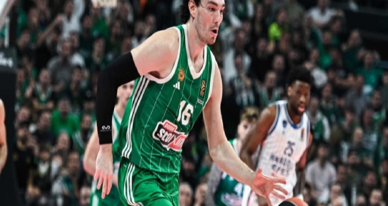 Anadolu Efes’i eski yıldızı yıktı