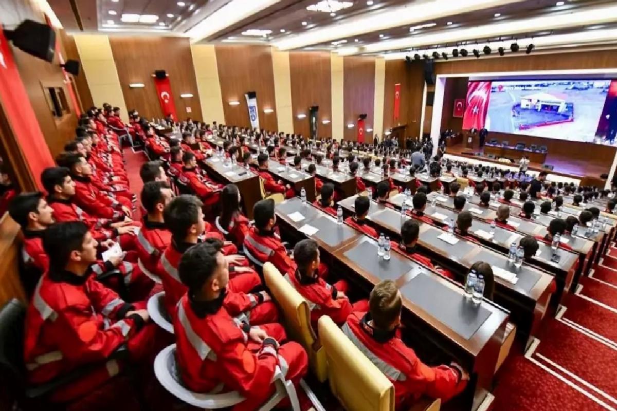 Ankara İtfaiyesi 300 Yeni Personel ile Güçleniyor