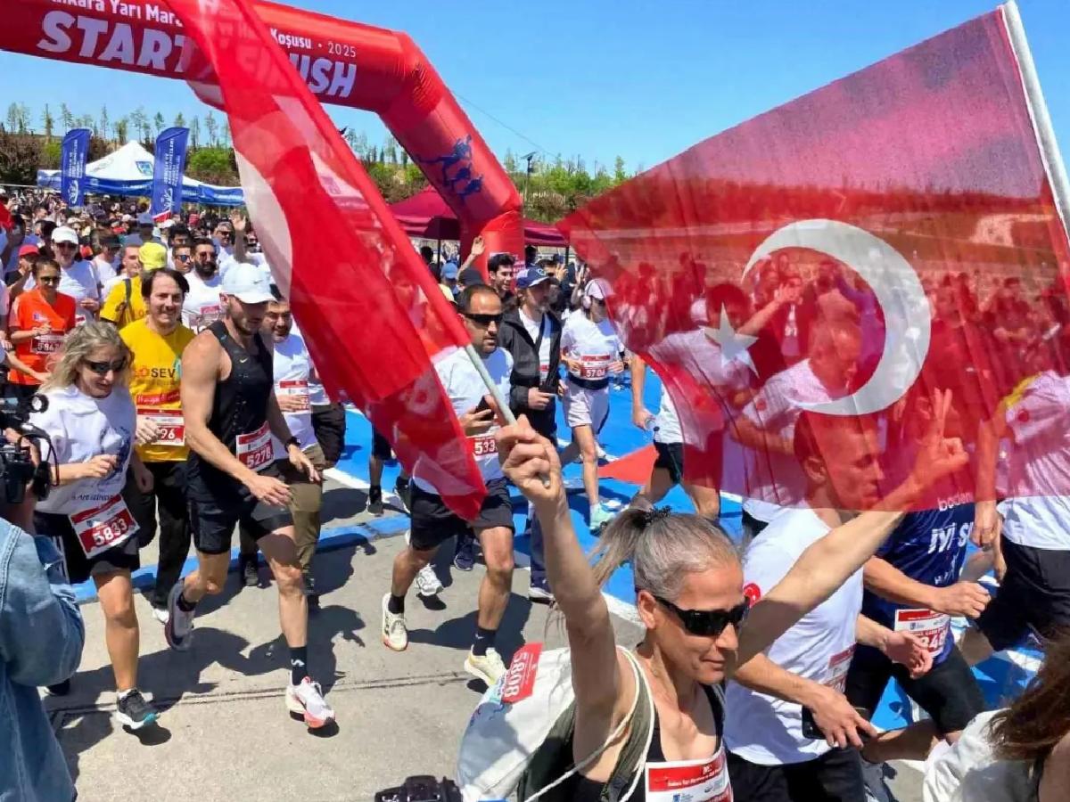 Ankara’da 19 Mayıs Yarı Maratonu ve Halk Koşusu coşkuyla kutlandı