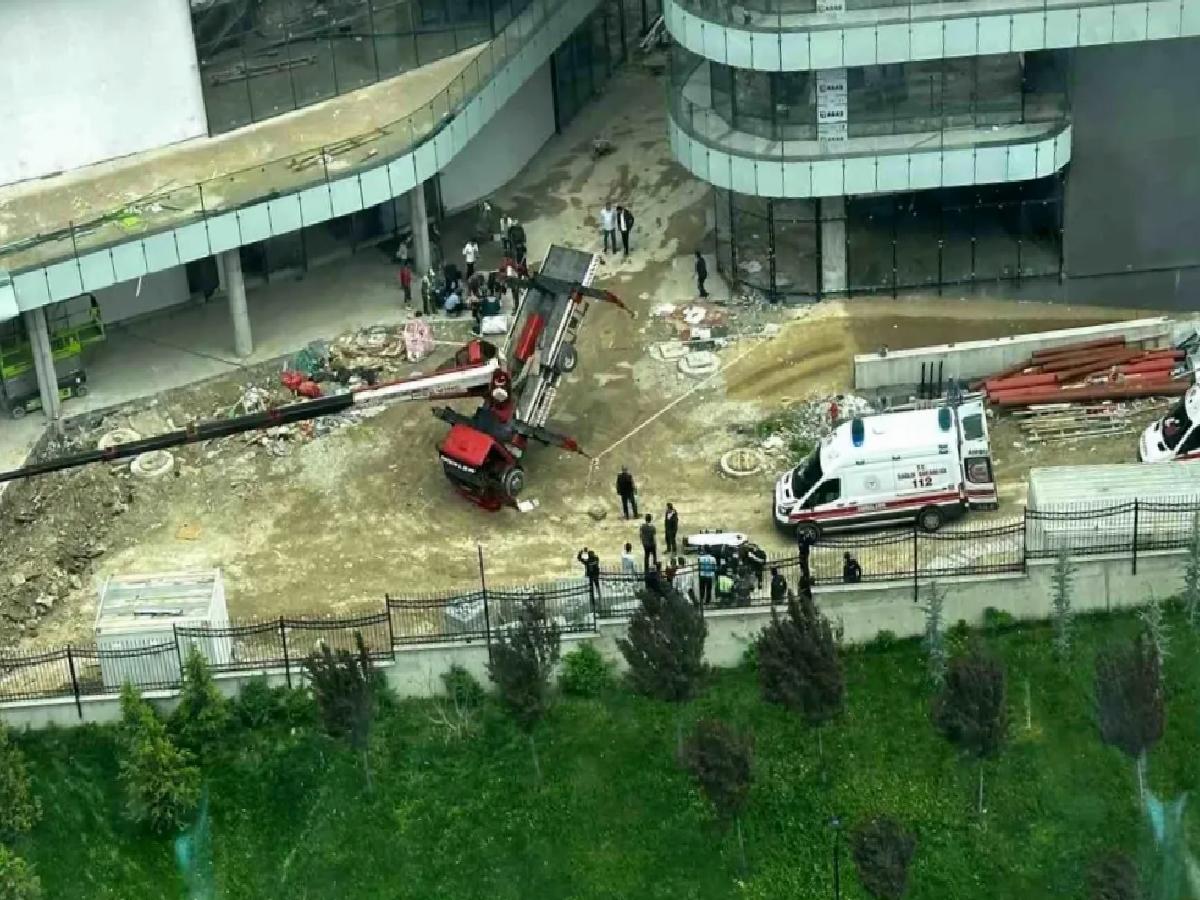 Ankara’da Kule Vinç Devrildi: 3 İşçi Yaralandı