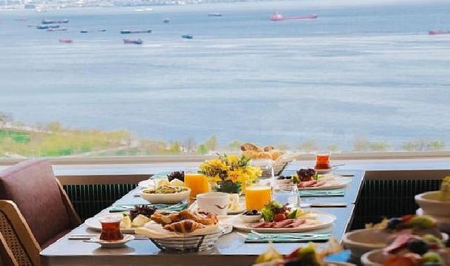 Anneler Günü’nde Marmara Denizi Manzarasında Brunch Keyfi: Sky167’de Annenize Lezzetle Taçlanan Bir Gün Hediye Edin!
