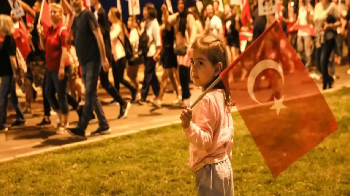 Antalya’da Fener Alayı Coşkusuyla 19 Mayıs Kutlandı
