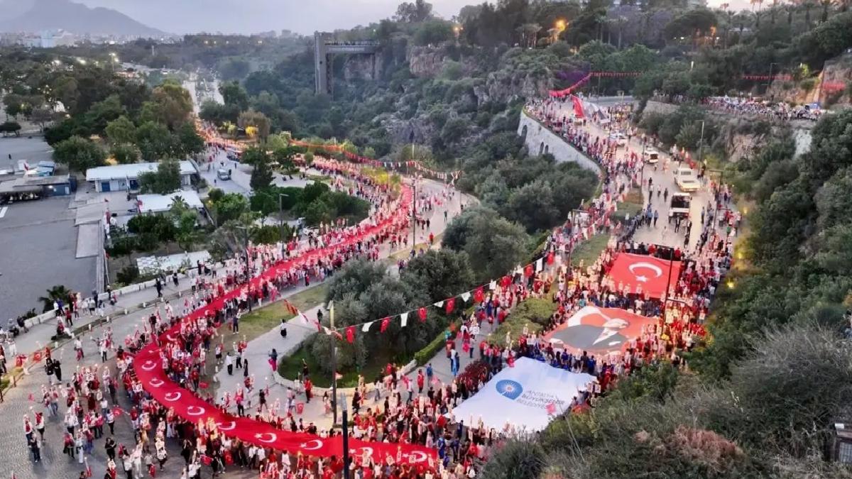 Antalya’da Fener Alayı ve Konser Heyecanı