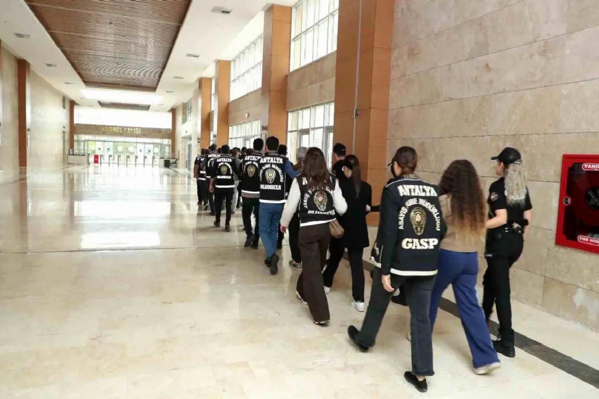 Antalya’da Fuhuş Operasyonu: 8 Gözaltı