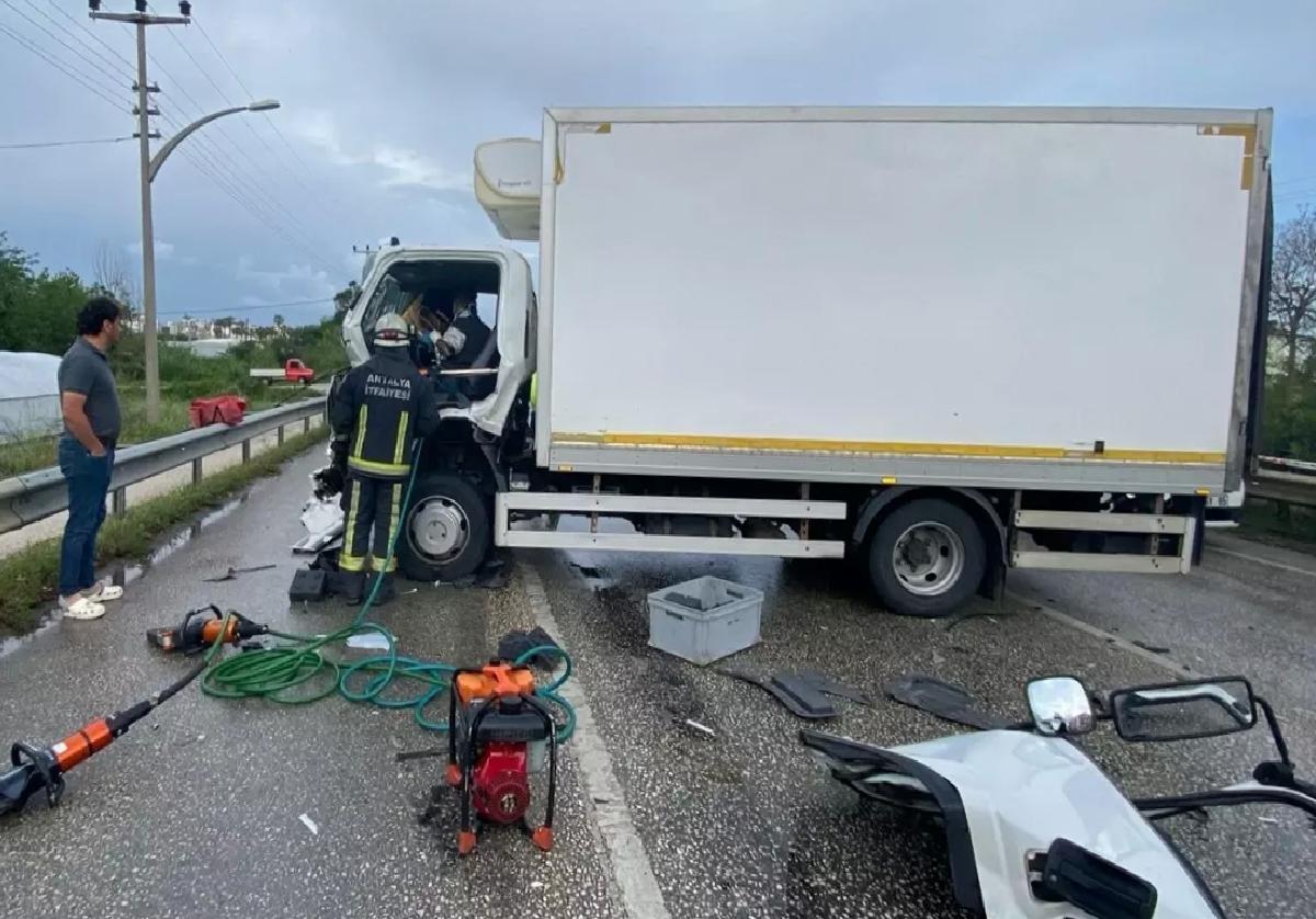 Antalya’da Zincirleme Trafik Kazası: 1 Yaralı